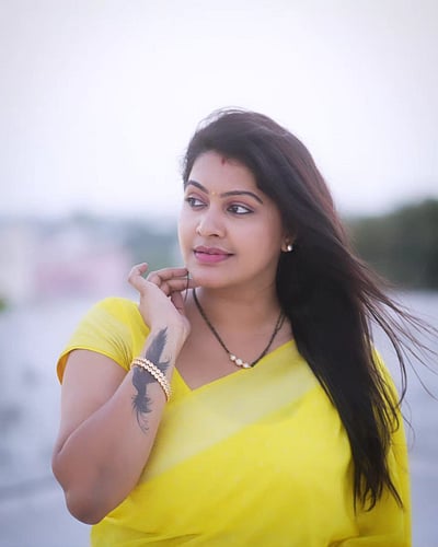 மஞ்சள் தேவதை!