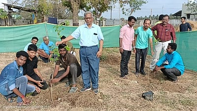 உலக பூமி தினம் மரக்கன்றுகள் நடல்