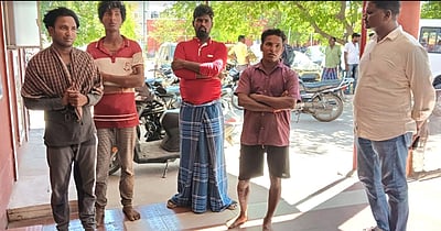 செங்கம் அருகே 
வீடு புகுந்து திருடிய 4 போ் கைது