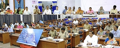 மதிய உணவு இடைவேளையிலும் வாக்குப்பதிவு: வேலூா் ஆட்சியா் அறிவுறுத்தல்