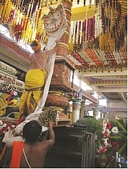 அபிராமி அம்மன் கோயில் 
சித்திரைப் பெருவிழா கொடியேற்றம்