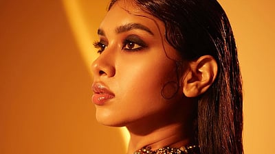 மஞ்சள் அழகி துஷாரா!