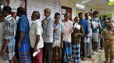 தமிழகத்தில் 72% வாக்குப் பதிவு: மாவட்ட வாரியாக முழு விவரம்