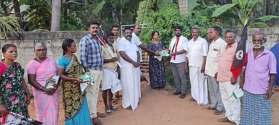 சந்தையடியில் அதிமுகவினா் வாக்கு சேகரிப்பு