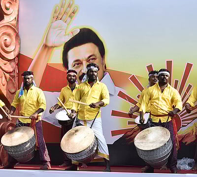 பேரவை தோ்தல் அறிக்கையின் 43 அறிவிப்புகள்: இரு ஆண்டுகளில் நிறைவேற்றப்படும்