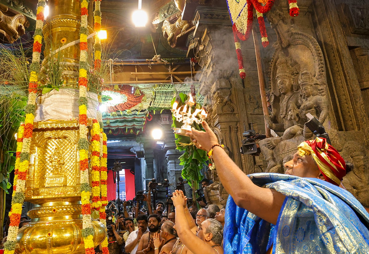 சித்திரை திருவிழாவையொட்டி, மதுரை நகரமே விழாக்கோலம் பூண்டிருக்கும்.