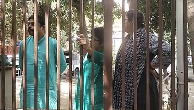 திரிணமூல் எம்பிக்கள் விடிய விடிய காவல் நிலையத்தில் தர்னா!