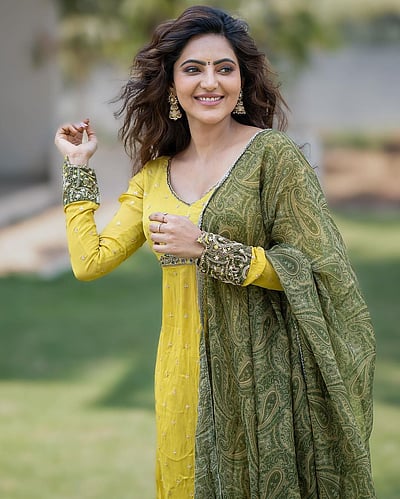 எழில் ஓவியம்.....அதுல்யா 