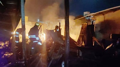 ஈரோட்டில் மரக்கடை, பர்னிச்சர் கடையில் தீ: ரூ.10 லட்சம் மதிப்புள்ள பொருட்கள் எரிந்து நாசம்