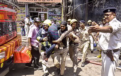 பாட்னா ரயில் நிலையம் அருகே பயங்கர தீ விபத்தில் 6 பேர் பலி