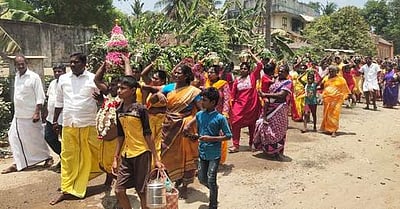 திருஇந்தளூா் மகா மாரியம்மன் கோயிலில் பால்குடத் திருவிழா