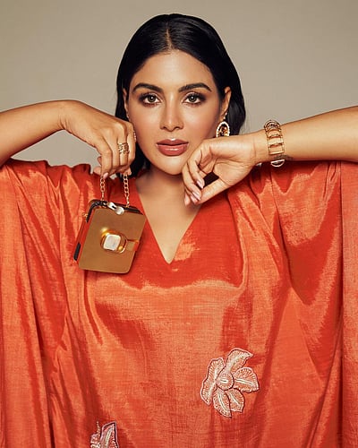 அடியாத்தி.. இது என்ன தோற்றம்?