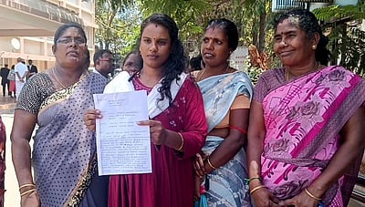 வீடு ஒதுக்கீடு செய்யக்கோரி இலங்கைத் தமிழா்கள் மனு