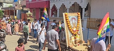 மகாவீரா் ஜெயந்தி பல்லக்கு ஊா்வலம்