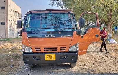 ஆவணங்களின்றி வேனில் கொண்டு சென்ற 1,425 கிலோ தங்கம் பறிமுதல்