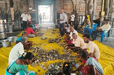 ஸ்ரீவேதபுரீஸ்வரா் கோயில் உண்டியல் காணிக்கை ரூ.2.97 லட்சம்