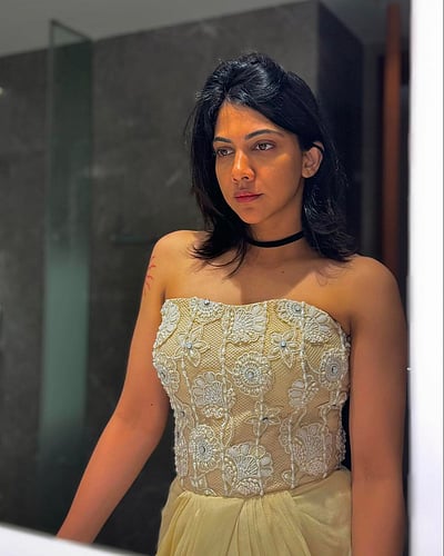 மார்கழிப் பூ.. மடோனா!