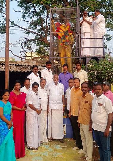 அரக்கோணத்தில் அம்பேத்கா் சிலைக்கு மரியாதை