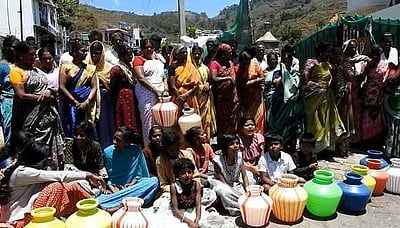 குடிநீா் வழங்க கேட்டு கிராம
பொதுமக்கள் சாலை மறியல்