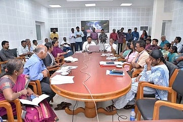 தென்காசி தொகுதியில் சுழற்சி முறையில் வாக்குப்பதிவு இயந்திரங்கள் ஒதுக்கீடு