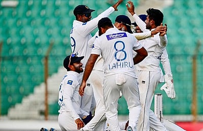 2-வது டெஸ்ட்: வெற்றியை நோக்கிப் பயணிக்கும் இலங்கை!