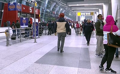 தில்லி விமான நிலையத்தில் அணுகுண்டு மிரட்டல்: இரு பயணிகள் கைது!