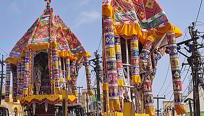 மின் கம்பங்களால் பெரியகோயில் தேரோட்டத்தில் தாமதம்