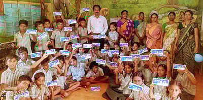 மாணவா்களை வழியனுப்பும் நிகழ்ச்சி