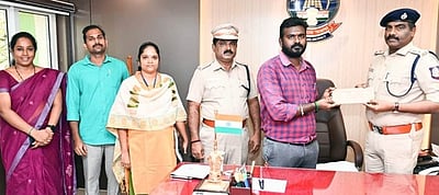 ஆன்லைன் மூலம் 4  போ் இழந்த ரூ. 1.51 லட்சம் மீட்டு ஒப்படைப்பு