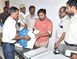 மக்கள் மனதைவிட, வாக்குப்பதிவு இயந்திரத்தில் முதலிடம் பிடிப்பதே முக்கியம்! ஏன்?