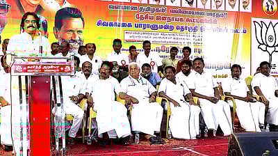 சிவகங்கையில் இளைஞா்களின் 
வேலைவாய்ப்புக்காக ஆலைகள் அமைக்கப்படும்