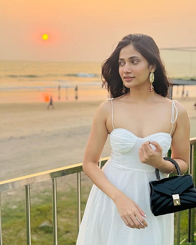 கடற்கரையில் ஒரு தேவதை! லாஸ்லியா...