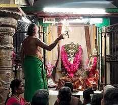 திருச்செந்தூா் சிவன் கோயிலில் பிரதோஷம்