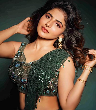 அழகென்றால்....ஐஸ்வர்யா மேனன்