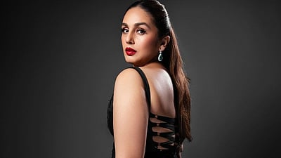 கருப்பு ஆடையில் கிறங்கடிக்கிறாய்... ஹூமா குரேஷி