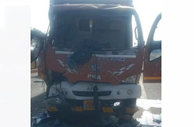 தஞ்சாவூர் அருகே கார் - மினி லாரி மோதி விபத்து: 2 பேர் பலி