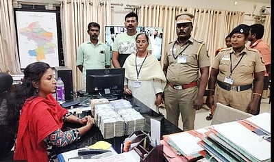 காஞ்சிபுரம் அருகே ரூ. 47லட்சம் பறிமுதல்: பறக்கும் படையினா் நடவடிக்கை