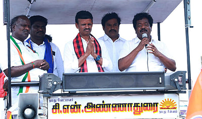 திருவண்ணாமலை திமுக வேட்பாளா் வாக்கு சேகரிப்பு