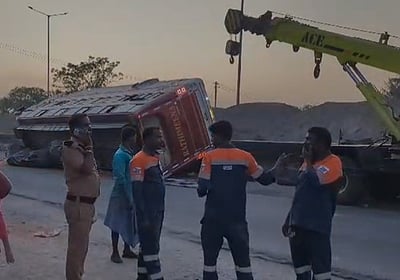 ஆம்னி பேருந்து தலைகீழாக கவிழ்ந்து விபத்து: 15 பேர் காயம்