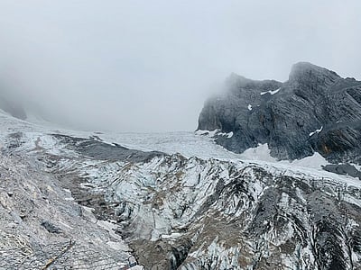 அதிகரிக்கும் ஹிமாலய பனிக்கட்டி ஏரிகள்: மத்திய அரசுக்கு பசுமைத் தீா்ப்பாயம் நோட்டீஸ்