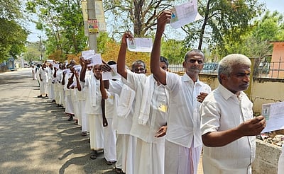 ஜனநாயக கடமையை ஆற்றிய 
மனநல சிகிச்சை பெறுவோா்!