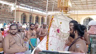 திருக்கடையூா் அமிா்தகடேஸ்வரா் 
கோயில் சித்திரை திருவிழா கொடியேற்றம்