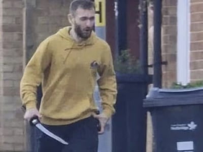 லண்டனில் சரமாரி வாள் தாக்குதல்: சிறுவா் பலி