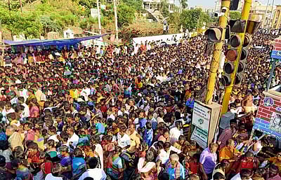 திருவண்ணாமலையில் நெரிசல்:  பக்தர்கள் கடும் அவதி!