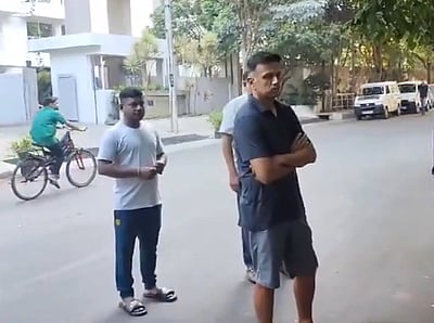 பெங்களூருவில் ராகுல் திராவிட், அனில் கும்ப்ளே வாக்களித்தனர்