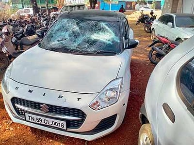 ‘டிபன் பாக்ஸ்’ குண்டு வீச்சு: இருவா் காயம்