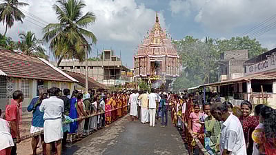 திருக்கடையூா் அமிா்தகடேஸ்வரா் கோயில் தேரோட்டம்