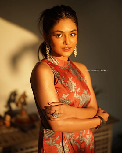 மஞ்சள் வெயில் நீ..!