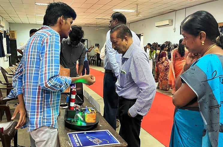 நவீன தொழில்நுட்ப அறிவியல் கண்காட்சி