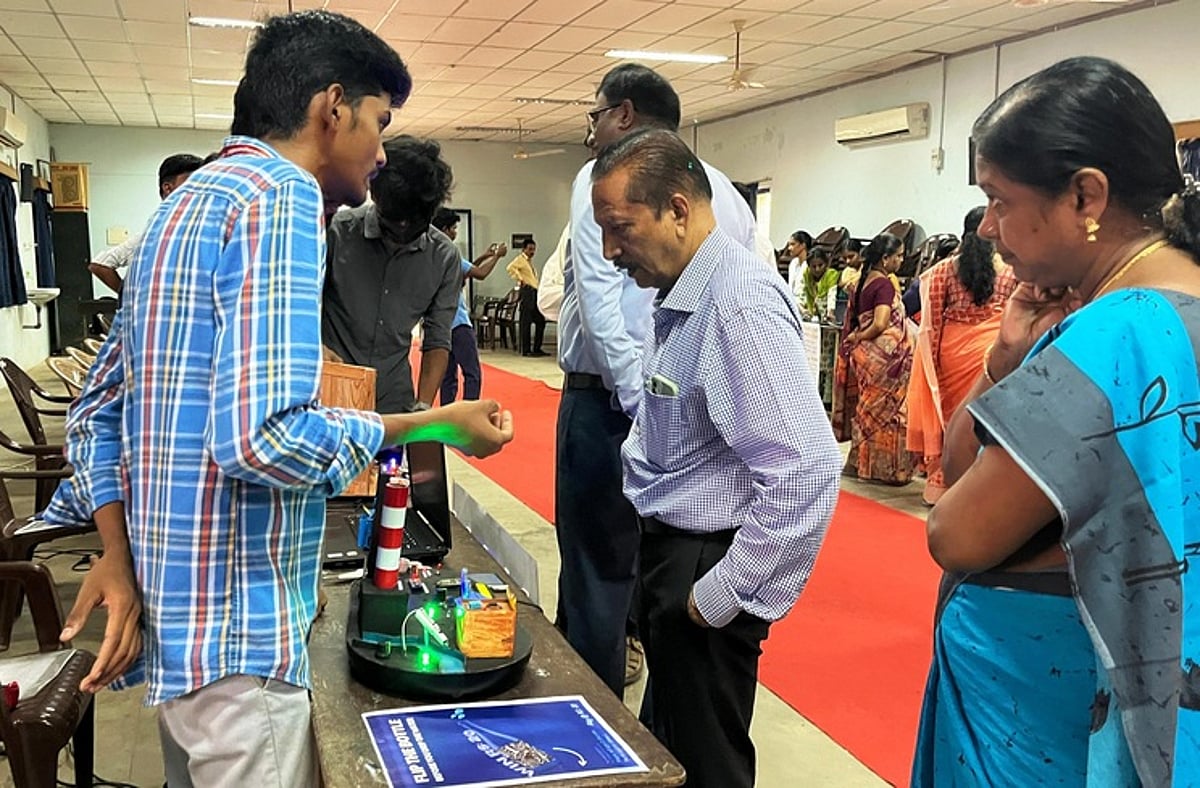 நவீன தொழில்நுட்ப அறிவியல் கண்காட்சி